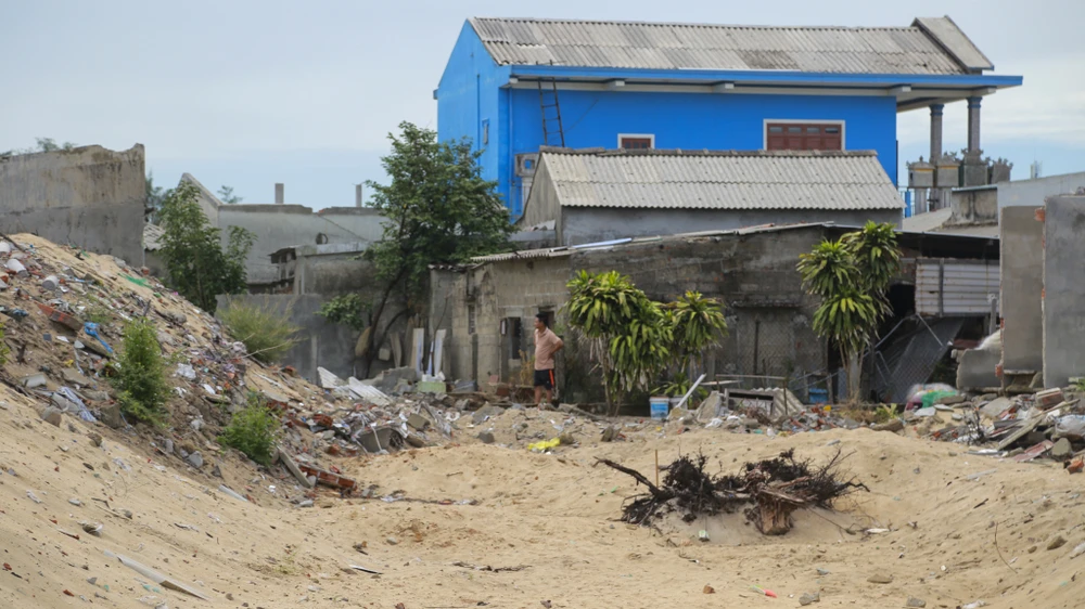 cau-vuot-cua-bien-dai-nhat-mien-trung-chay-dua-ve-dich-nong-vuong-mac-mat-bang (16).jpg