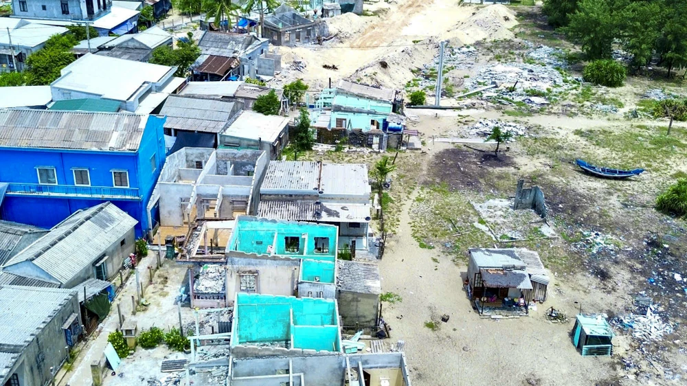 cau-vuot-cua-bien-dai-nhat-mien-trung-chay-dua-ve-dich-nong-vuong-mac-mat-bang (4).jpg