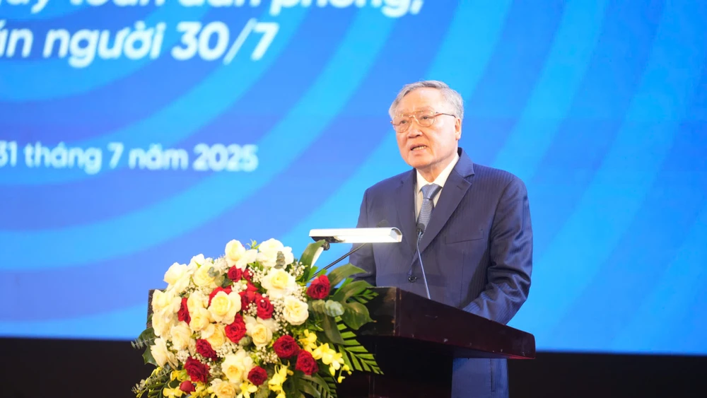 pho-thu-tuong-thuong-truc-moi-nguoi-dan-phai-la-la-chan-thep-trong-phong-chong-mua-ban-nguoi (4).jpg