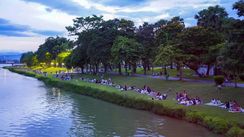 giai-nhiet-chat-tho-ben-bo-song-huong (4).jpg