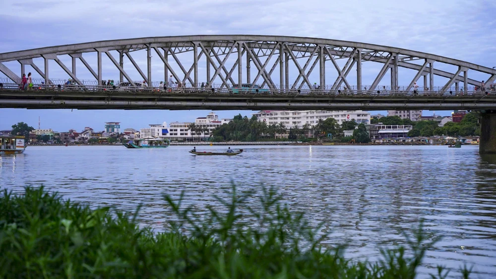 giai-nhiet-chat-tho-ben-bo-song-huong (9).jpg