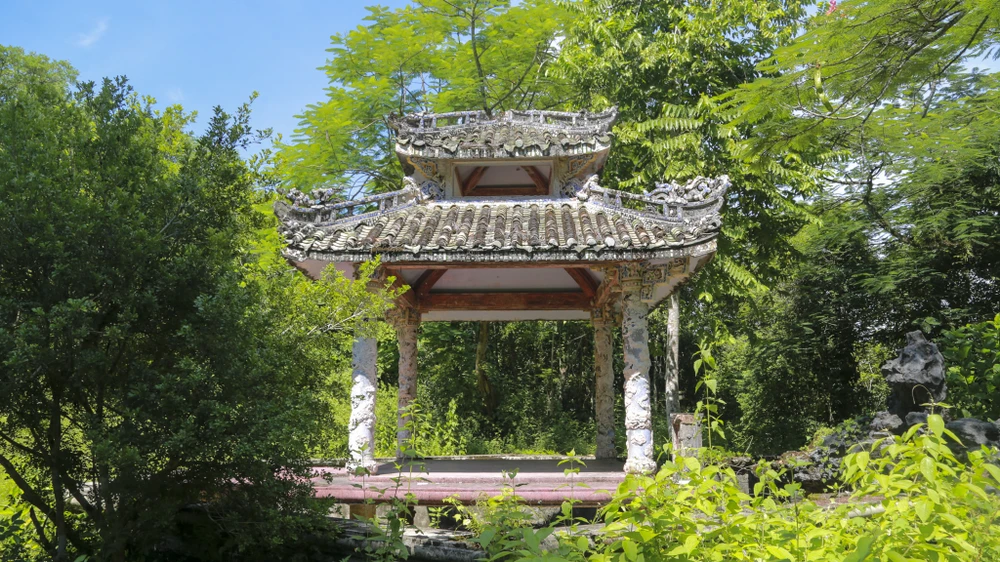 lanh-gay-ben-trong-dinh-thu-cua-bao-chua-mien-trung-ngo-dinh-can (13).jpg