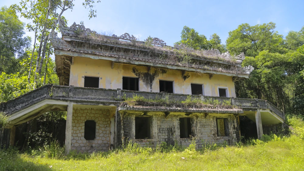 lanh-gay-ben-trong-dinh-thu-cua-bao-chua-mien-trung-ngo-dinh-can (14).jpg