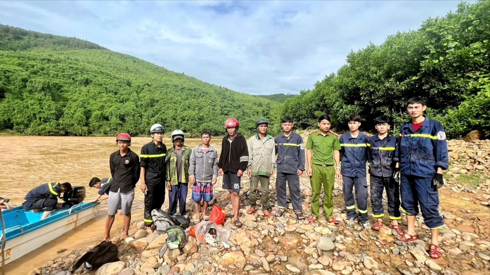 5 người dân bị cô lập