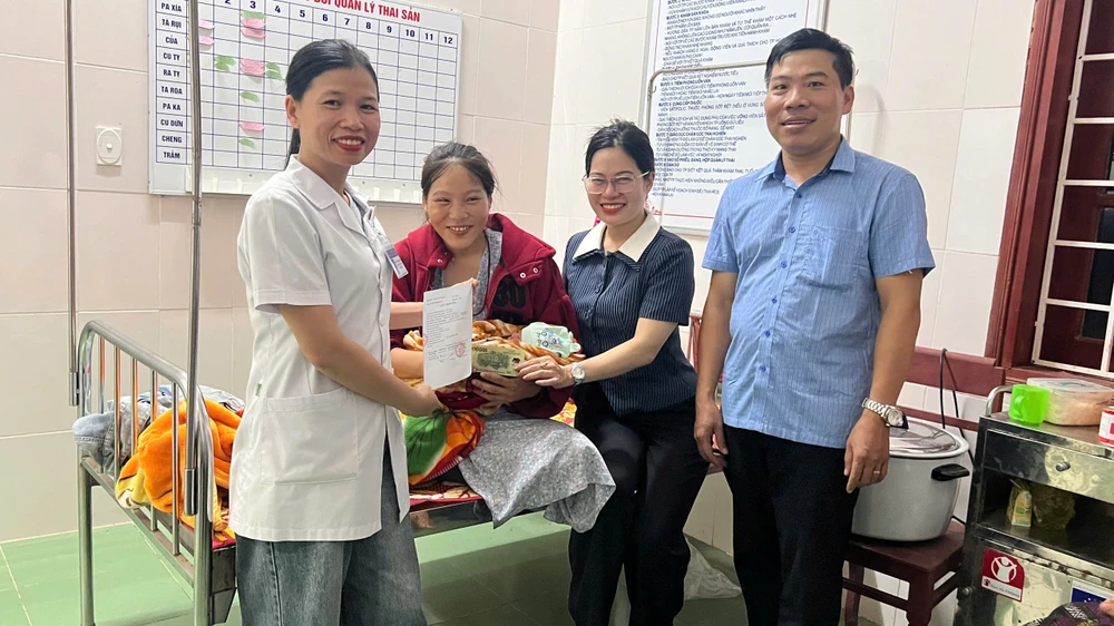 Đi nhận quà quốc khánh