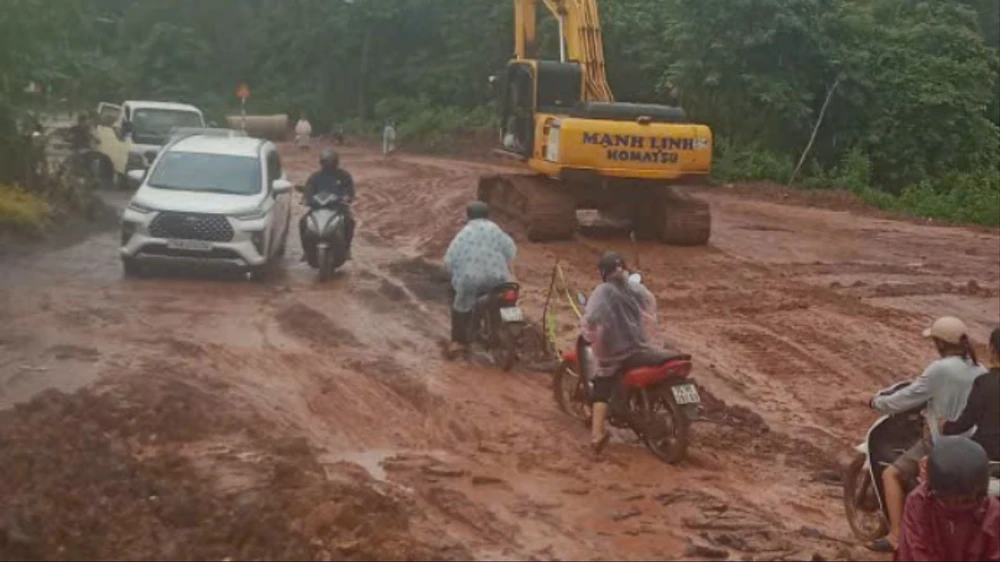 quang-tri-mua-lon-gay-chia-cat-nhieu-khu-vuc-mien-nui (2).jpg