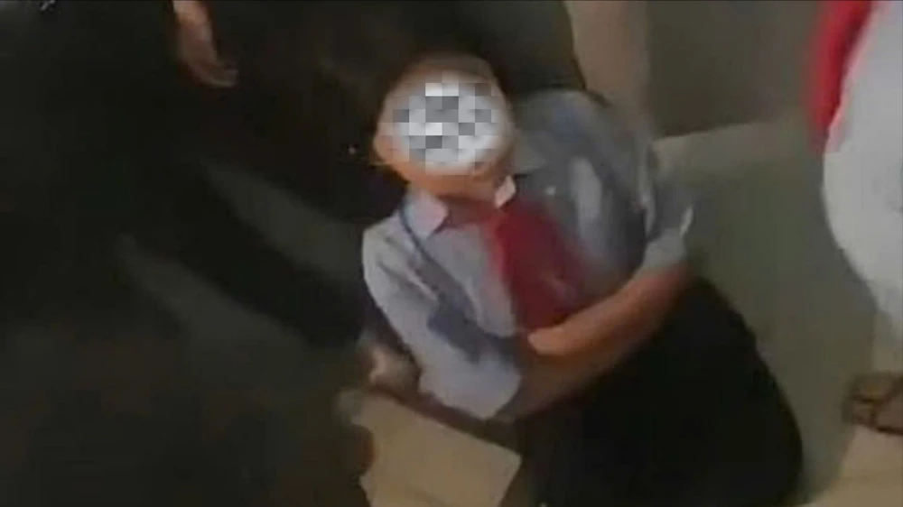 nữ sinh lớp 8 bị bạn đánh