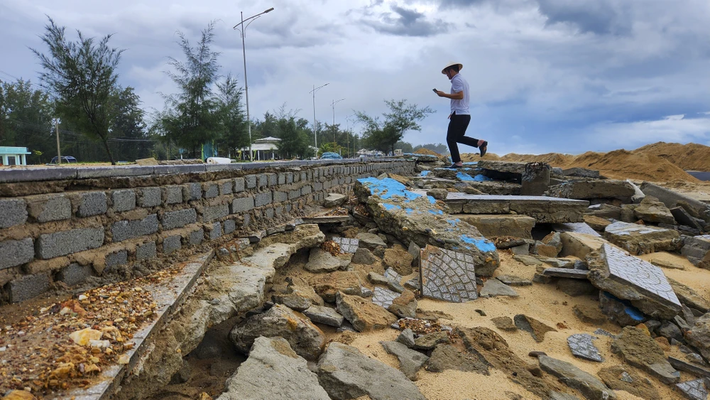 hue-chi-1-2-ti-dong-lam-ke-mem-khan-cap-cuu-bo-bien (1).jpg