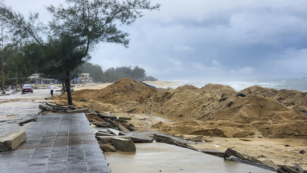 hue-chi-1-2-ti-dong-lam-ke-mem-khan-cap-cuu-bo-bien (7).jpg