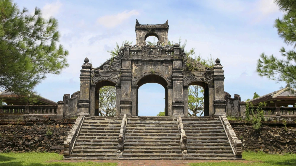 ben-trong-van-mieu-hue-truoc-khi-duoc-hoi-sinh-voi-du-an-hon-132-ti-dong (4).jpg