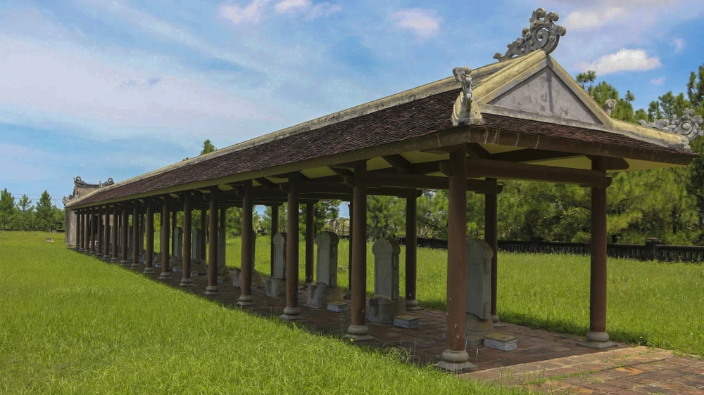 ben-trong-van-mieu-hue-truoc-khi-duoc-hoi-sinh-voi-du-an-hon-132-ti-dong (7).jpg