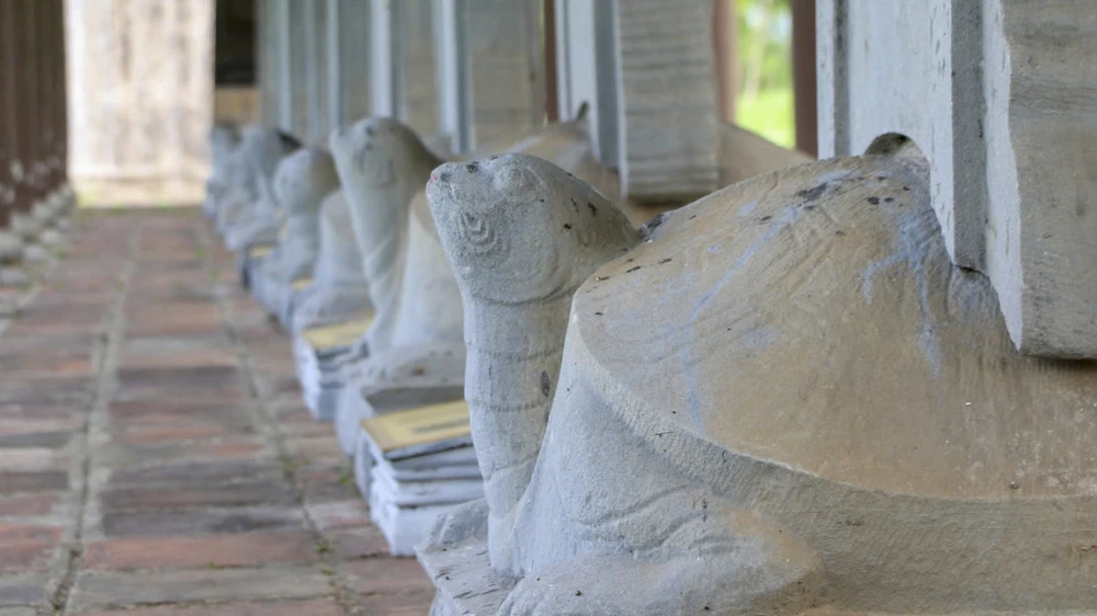 ben-trong-van-mieu-hue-truoc-khi-duoc-hoi-sinh-voi-du-an-hon-132-ti-dong (8).jpg