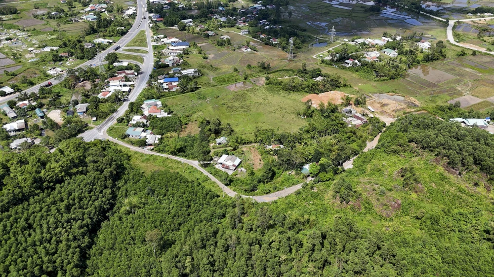 hang-chuc-ho-dan-song-duoi-bom-no-cham-o-chan-nui-phu-gia (2).jpg