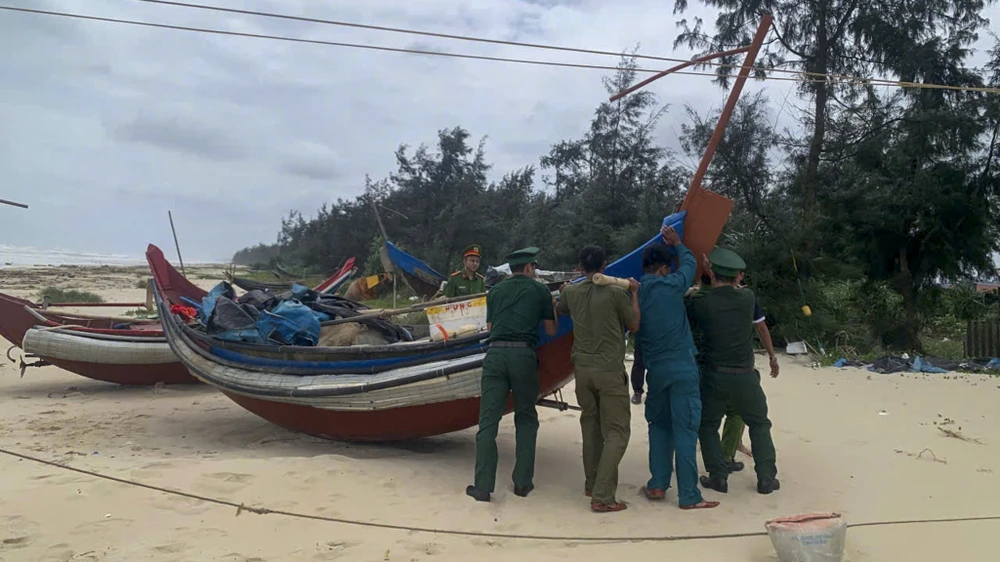 nuoc-dang-cao-nhieu-vung-thap-trung-tai-hue-bat-dau-ngap (1).jpg