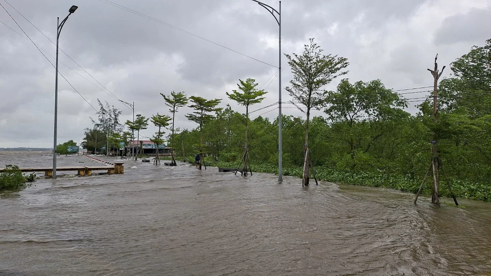 nuoc-dang-cao-nhieu-vung-thap-trung-tai-hue-bat-dau-ngap (9).jpg