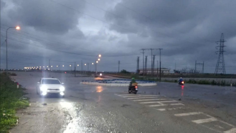 trieu-cuong-dang-cao-mot-so-vung-thap-trung-o-pha-tam-giang-bi-ngap-sau (2).jpg