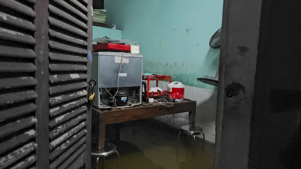 mua-xoi-xa-sinh-vien-trang-dem-chay-lu (13).jpg