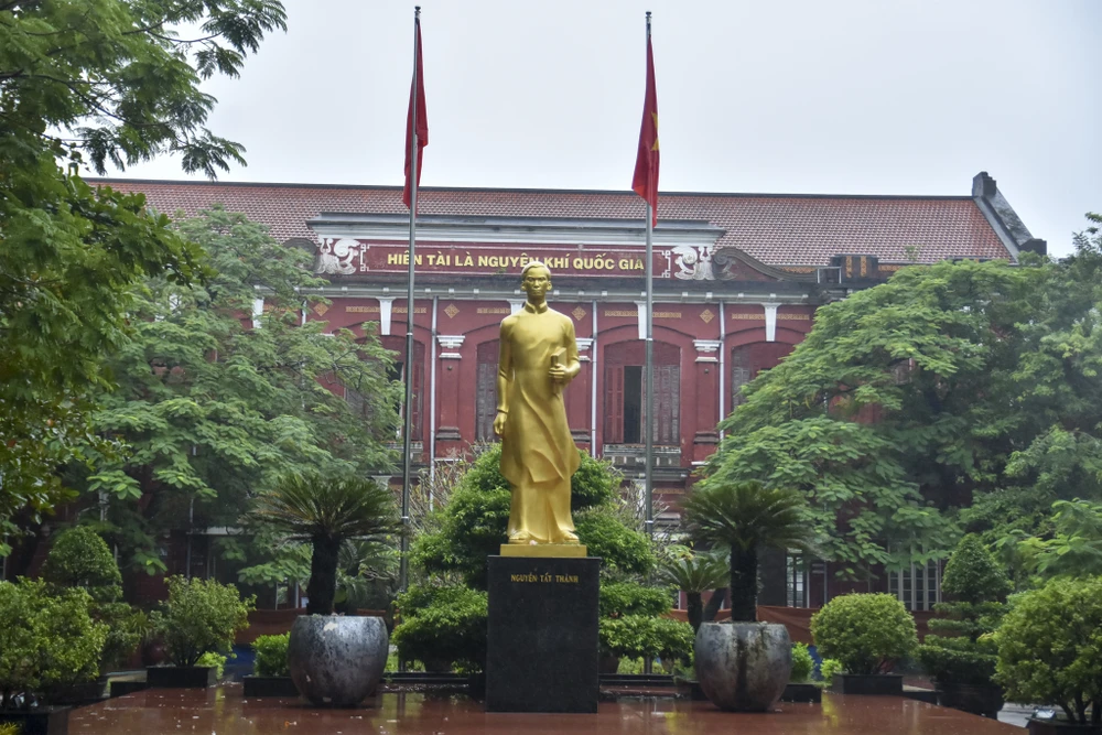 can-canh-ngoi-truong-129-tuoi-3-nam-lien-mang-cau-truyen-hinh-olympia-ve-hue (12).jpg