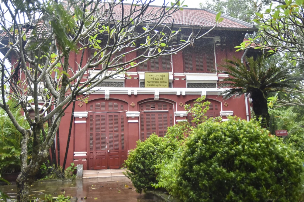 can-canh-ngoi-truong-129-tuoi-3-nam-lien-mang-cau-truyen-hinh-olympia-ve-hue (19).jpg