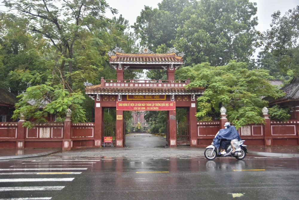 can-canh-ngoi-truong-129-tuoi-3-nam-lien-mang-cau-truyen-hinh-olympia-ve-hue (21).jpg