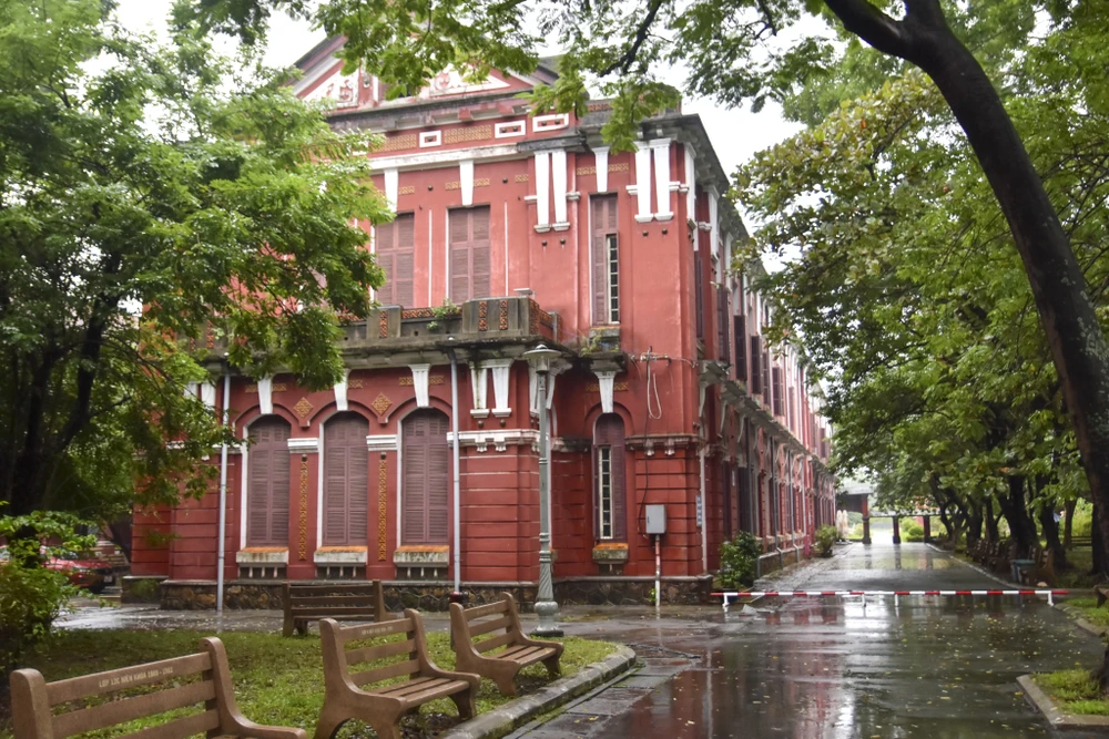 can-canh-ngoi-truong-129-tuoi-3-nam-lien-mang-cau-truyen-hinh-olympia-ve-hue (3).jpg