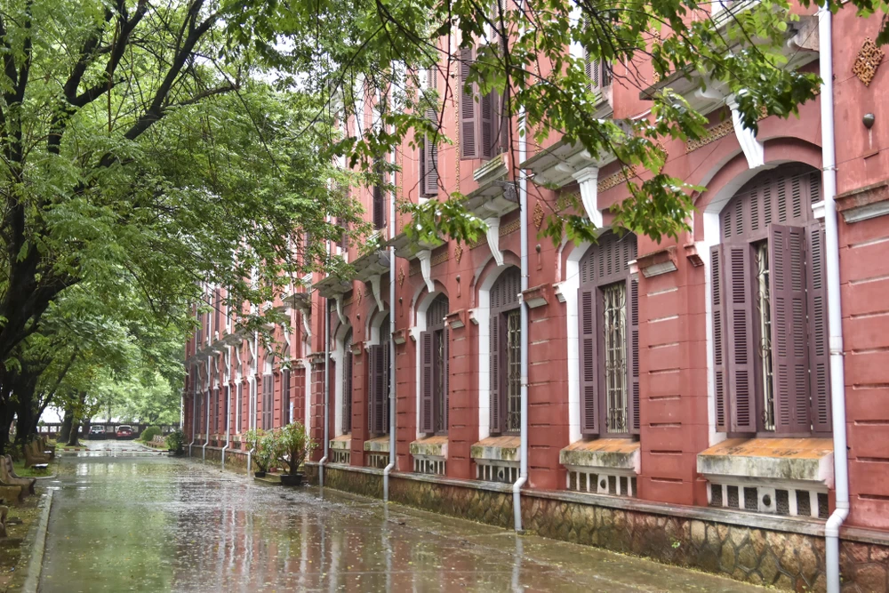 can-canh-ngoi-truong-129-tuoi-3-nam-lien-mang-cau-truyen-hinh-olympia-ve-hue (7).jpg