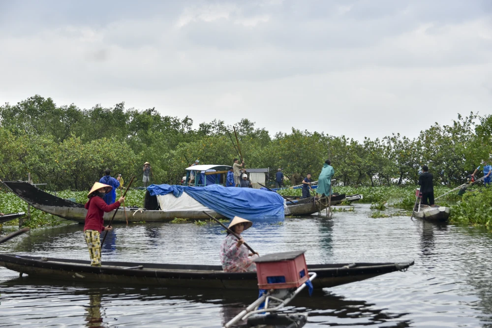 cho-noi-noi-tieng-nhat-xu-hue-bi-luc-binh-tan-cong (13).jpg