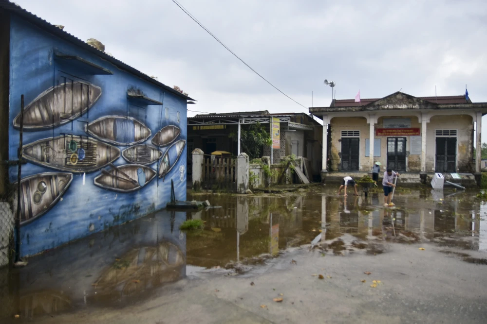 cho-noi-noi-tieng-nhat-xu-hue-bi-luc-binh-tan-cong (2).jpg