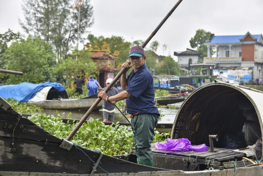 cho-noi-noi-tieng-nhat-xu-hue-bi-luc-binh-tan-cong (28).jpg