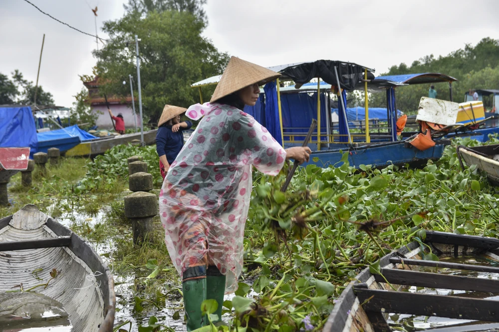 cho-noi-noi-tieng-nhat-xu-hue-bi-luc-binh-tan-cong (35).jpg