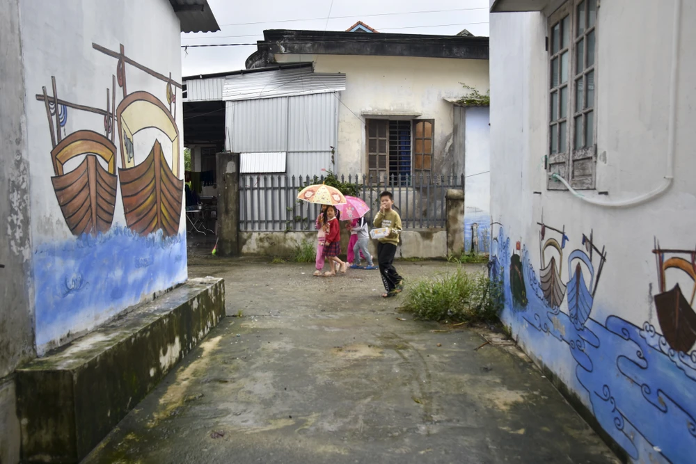 cho-noi-noi-tieng-nhat-xu-hue-bi-luc-binh-tan-cong (41).jpg