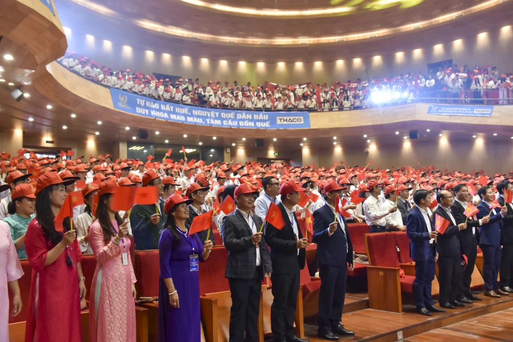 khong-khi-nao-nhiet-tai-diem-cau-duong-len-dinh-olympia-tai-hue (16).jpg