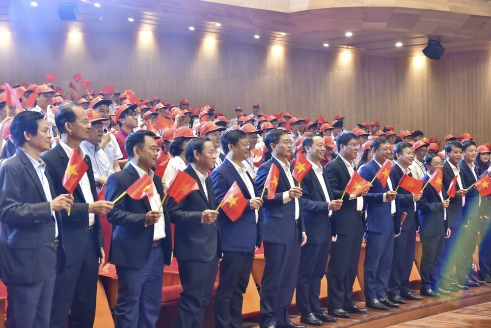 khong-khi-nao-nhiet-tai-diem-cau-duong-len-dinh-olympia-tai-hue (5).jpg