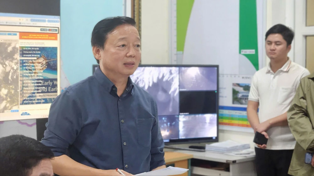 lu-o-hue-nuoc-lu-rut-cham-nguy-co-sat-lo-cao (3).jpg