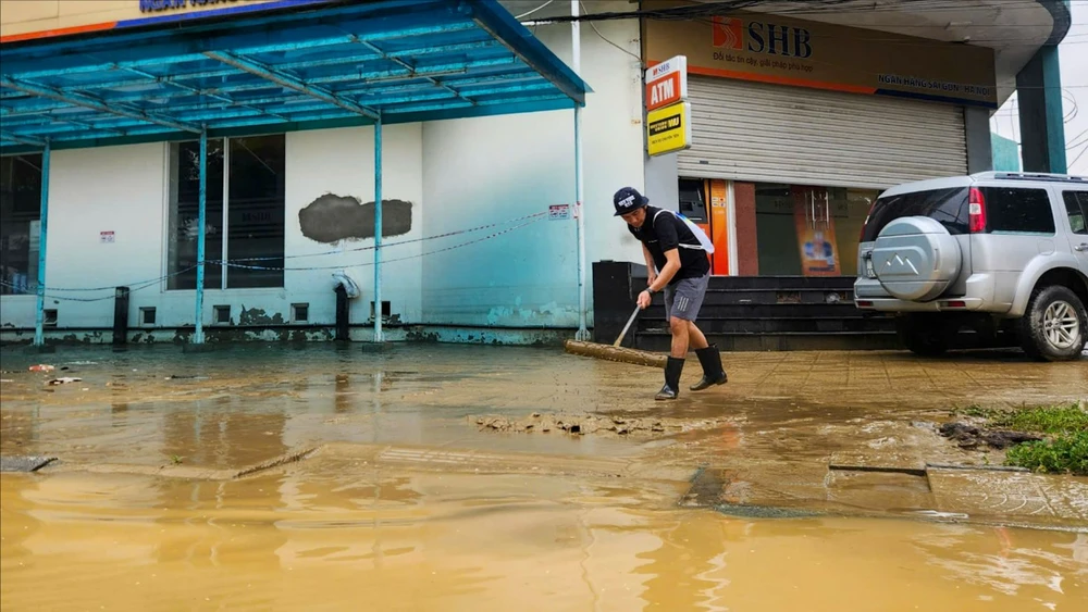 guoi-dan-thanh-noi-hue-vat-lon-trong-nuoc-lu (22).jpg