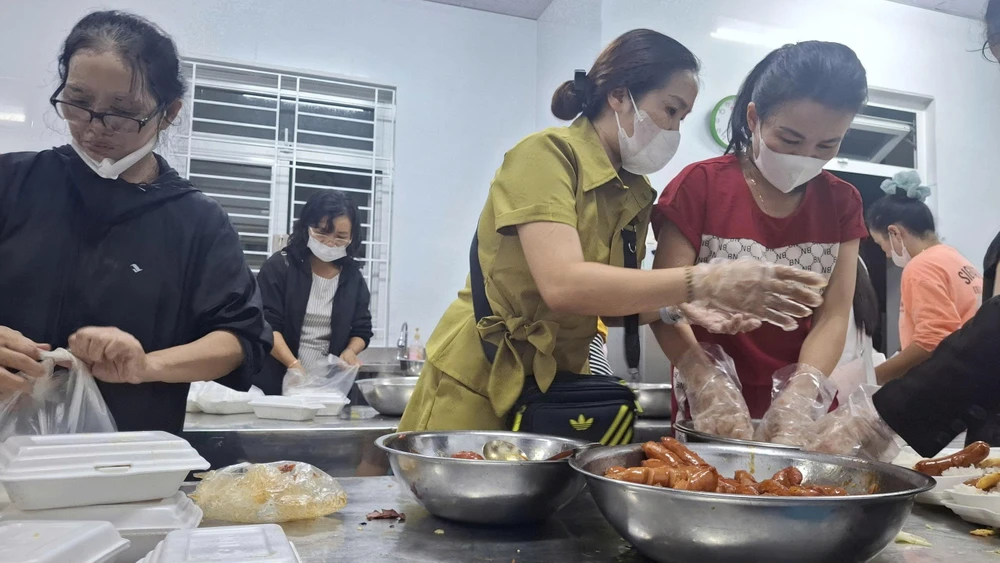 tinh-nguoi-suoi-am-tp-hue-giua-con-lu-lich-su (15).jpg