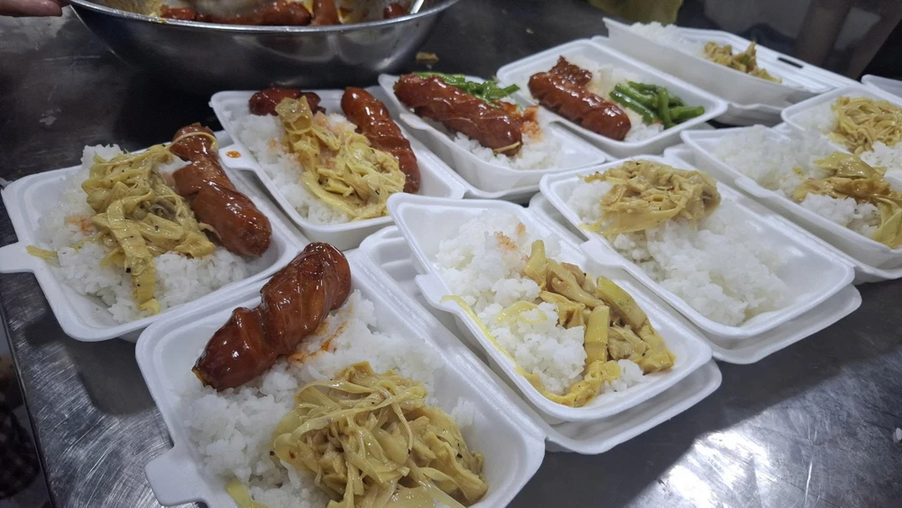 tinh-nguoi-suoi-am-tp-hue-giua-con-lu-lich-su (20).jpg