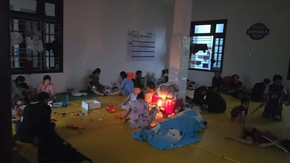 tinh-nguoi-suoi-am-tp-hue-giua-con-lu-lich-su (5).jpg