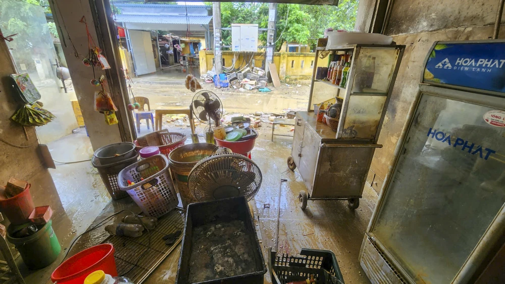 ca-co-nghiep-chim-trong-bien-nuoc-tran-lu-nay-cuon-di-het-tat-ca-roi (14).jpg