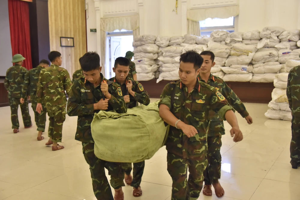 hue-tiep-nhan-29-tan-hang-cuu-tro-khan-cap-cua-chinh-phu-lien-bang-nga (20).jpg