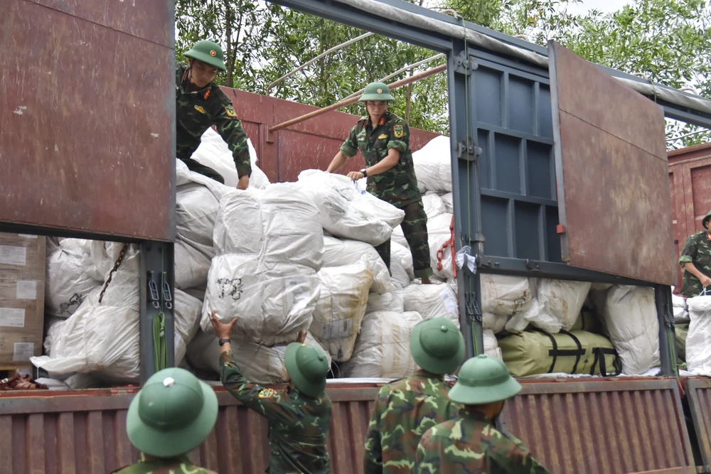 hue-tiep-nhan-29-tan-hang-cuu-tro-khan-cap-cua-chinh-phu-lien-bang-nga (4).jpg