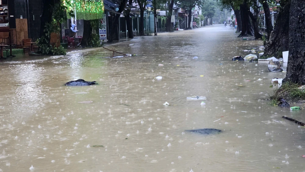 don-lut-chua-xong-nhieu-noi-o-hue-lai-ngap-sau (11).jpg