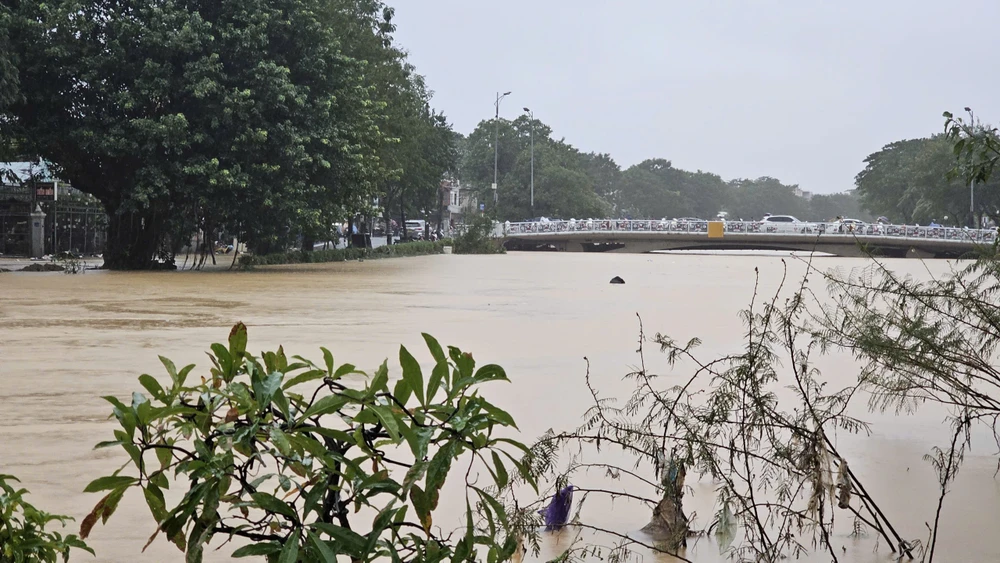 don-lut-chua-xong-nhieu-noi-o-hue-lai-ngap-sau (6).jpg