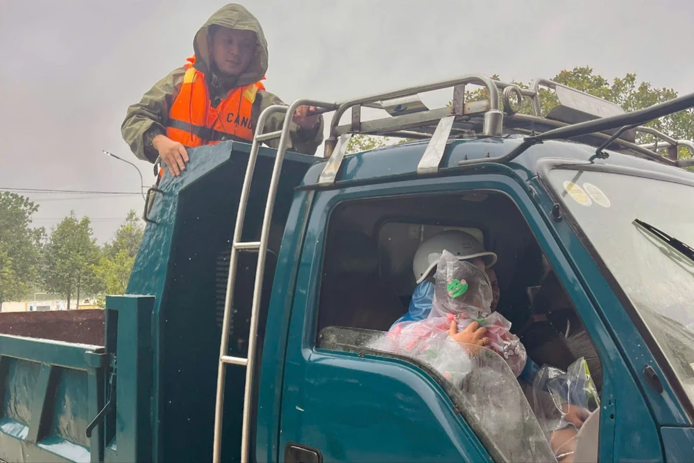 lu-moi-chong-hai-lu-cu-nguoi-dan-hue-lai-met-moi-don-dep-so-tan (1).jpg