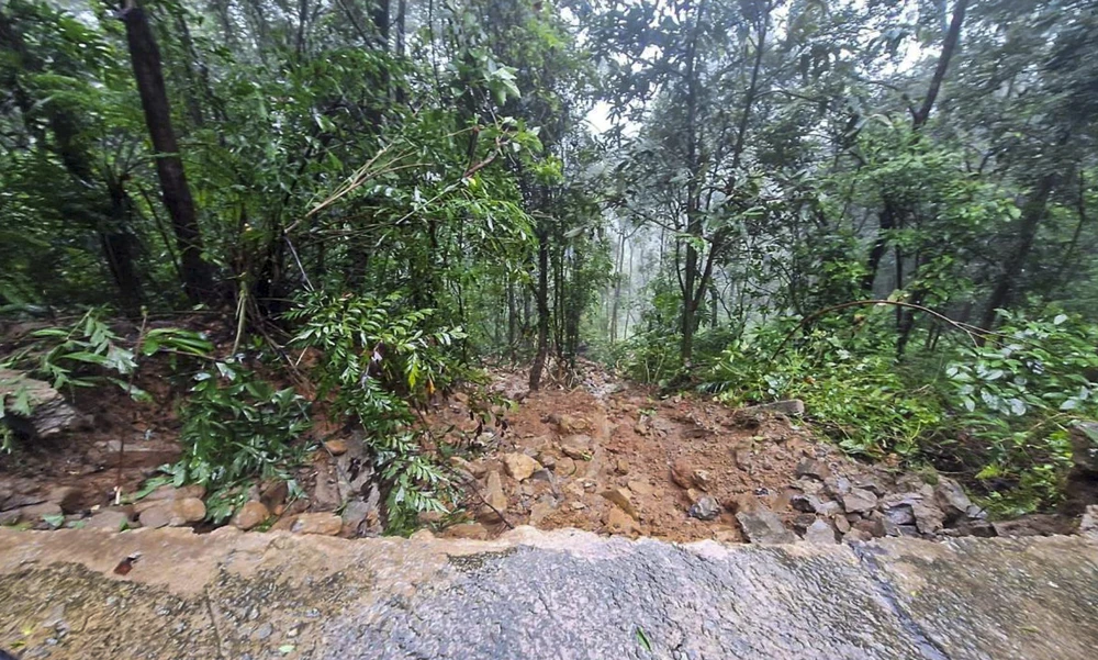 mua-ky-luc-thu-2-the-gioi-xe-nat-duong-len-bach-ma (1).jpg