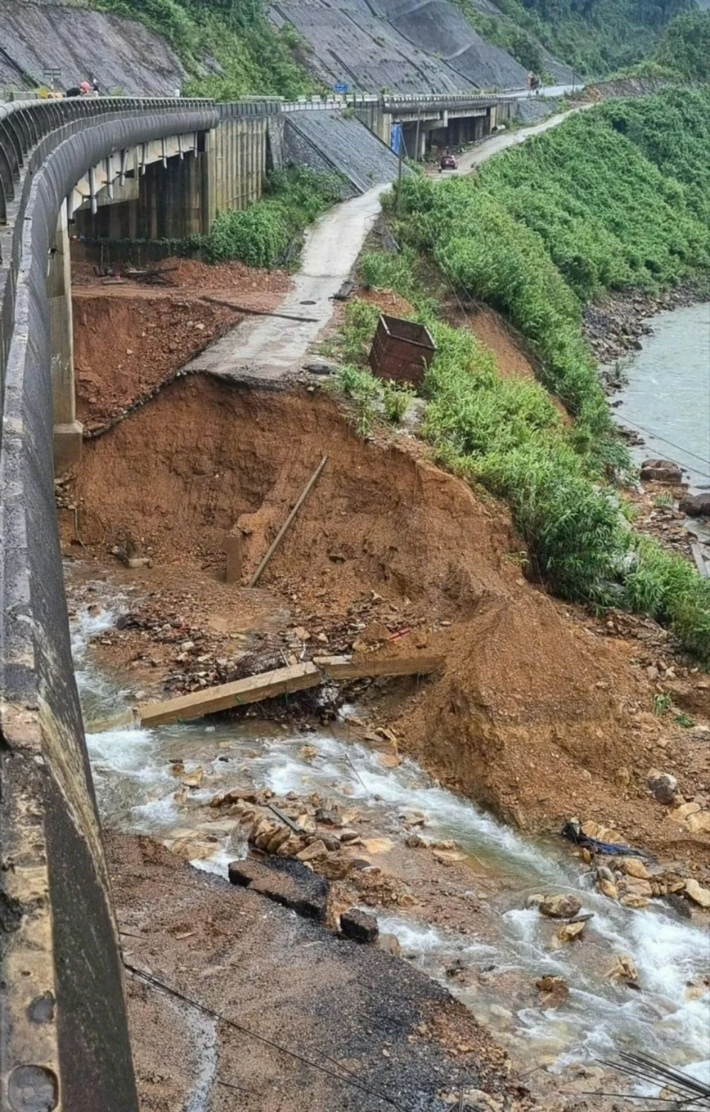 mua-ky-luc-thu-2-the-gioi-xe-nat-duong-len-bach-ma (2).jpeg