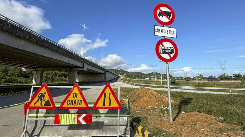 can-canh-cao-toc-la-son-hoa-lien-sat-lo-do-mua-lich-su (1).jpg