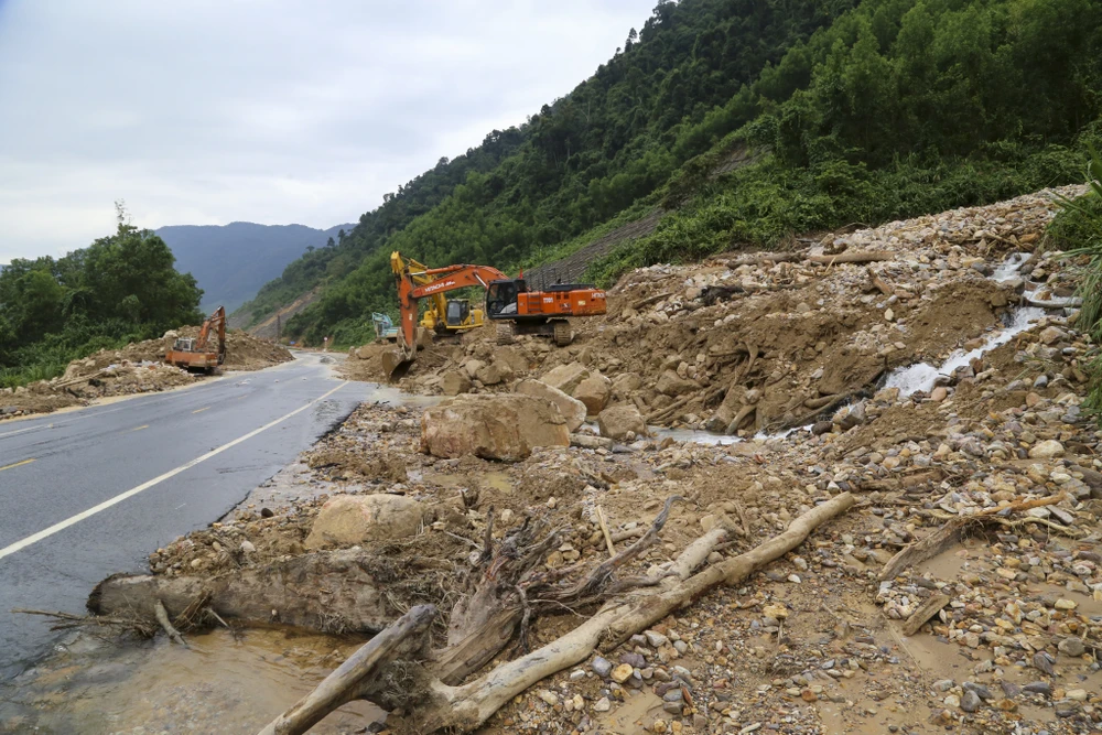 can-canh-cao-toc-la-son-hoa-lien-sat-lo-do-mua-lich-su (31).jpg