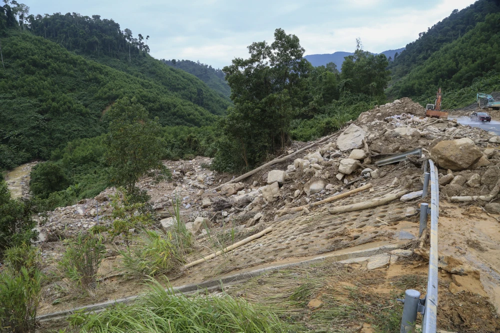 can-canh-cao-toc-la-son-hoa-lien-sat-lo-do-mua-lich-su (36).jpg