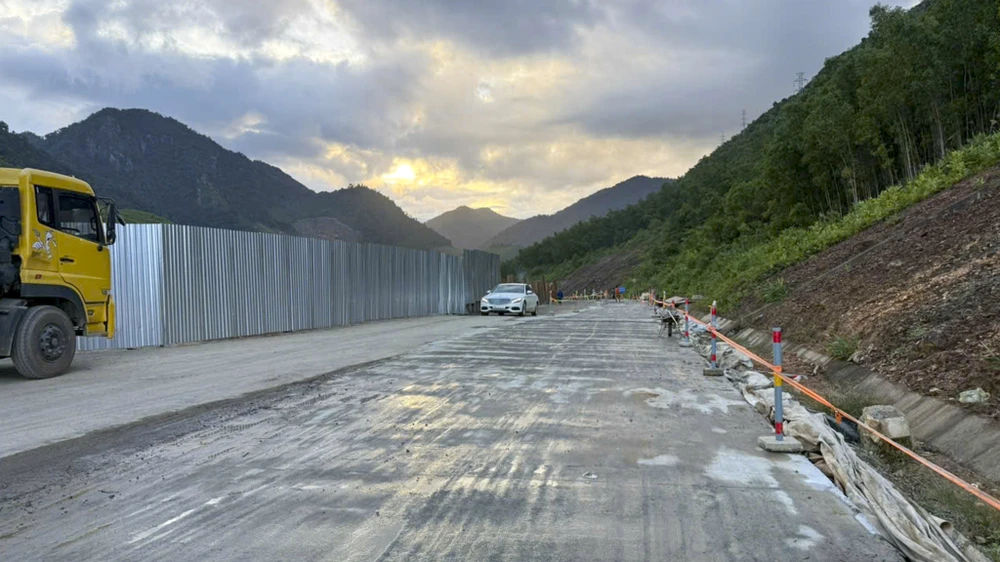 can-canh-cao-toc-la-son-hoa-lien-sat-lo-do-mua-lich-su (38).jpg